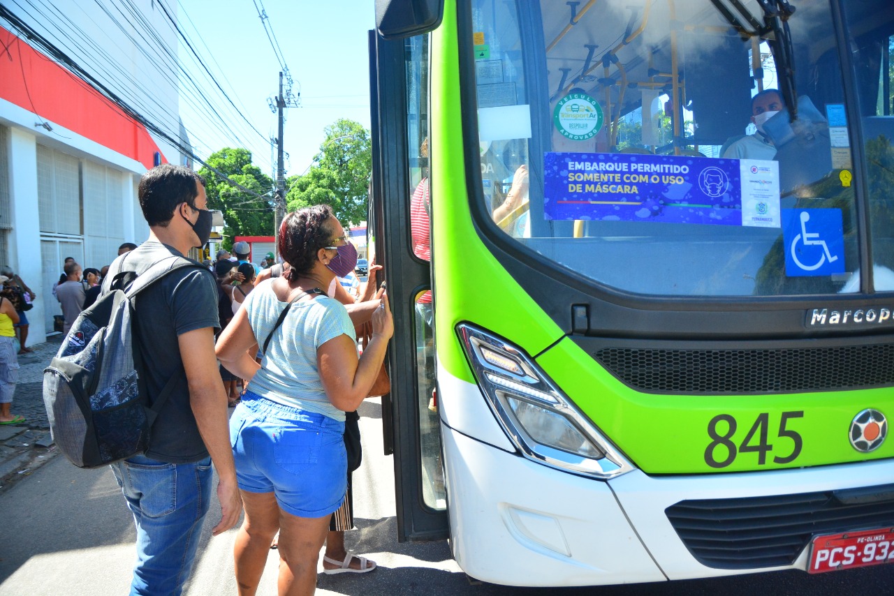 Motoristas de ônibus do Grande Recife entram em greve a partir desta terça